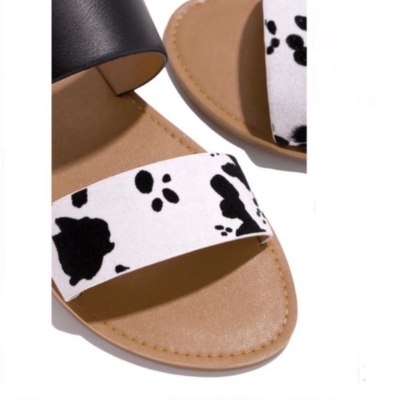 Cow Print Double Band slides🐄 - Picture 2 of 4